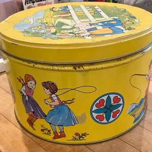 Vintage Pennsylvania Dutch Collectible Tin